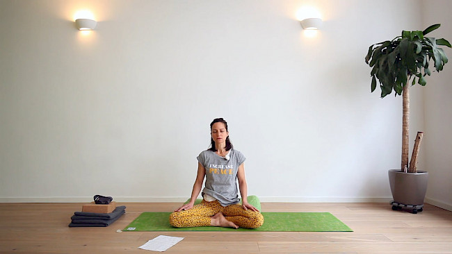 051: Zyklus-Selbstfürsorge "PMS-Symptome lindern: Emotionen wieder zum Fließen bringen"