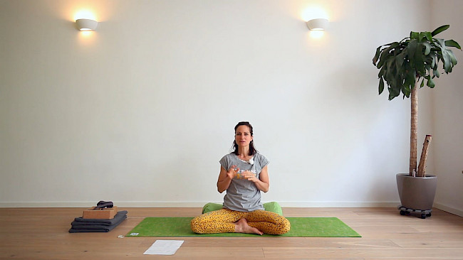 052: Zyklus Selbstfürsorge "PMS-Symptome lindern: Emotionale Balance"