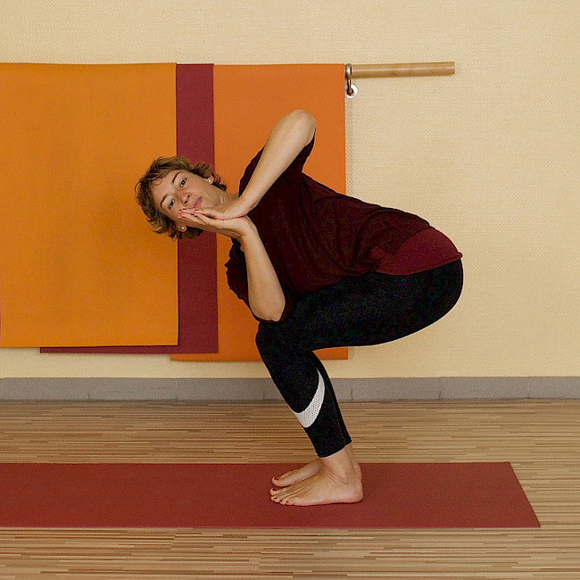 Parivrtta Utkatasana/ der gedrehte Stuhl