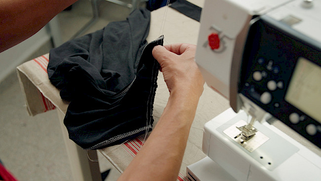 Kräuselnähte am Hals