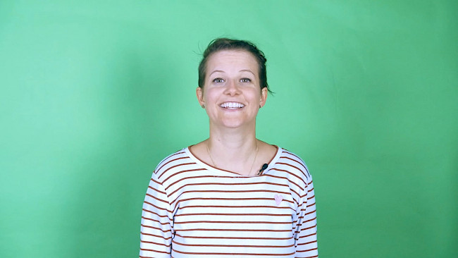 Klopfen an beiden Körperseiten