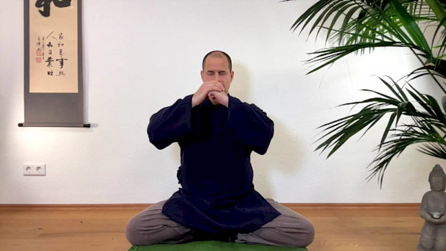 Intensive Bauchatmung mit Atem anhalten